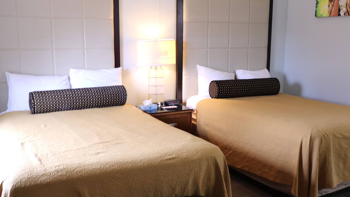 West Brookfield Hotel | Copper Lantern Motor Lodge