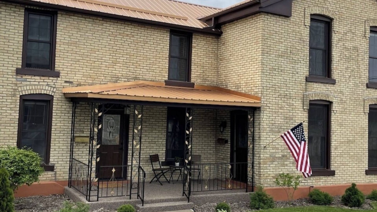 Prairie Du Chien House | Copper Roof Cottage