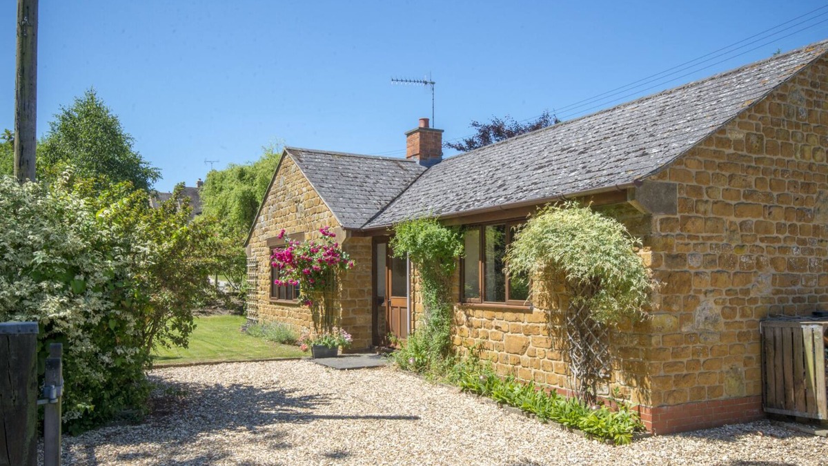 Upper Brailes House | Copperstones, is in quiet idyllic location amid rolling hills in the Cotswolds