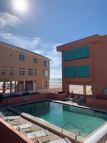 Bradenton Beach Apartment | Coquina Beach Club 109