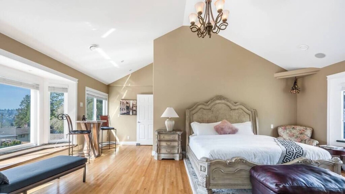 Coquitlam House | Coquitlam 5bed/3bath Luxury home + swimming pool