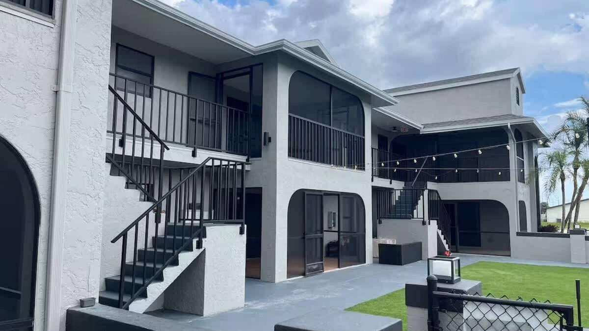 Caloosahatchee Apartment | Coral Breeze Escape S