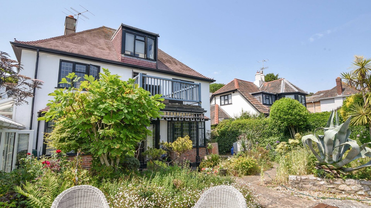 Lyme Regis Cottage | CORAM COTTAGE, pet friendly, character holiday cottage in Lyme Regis