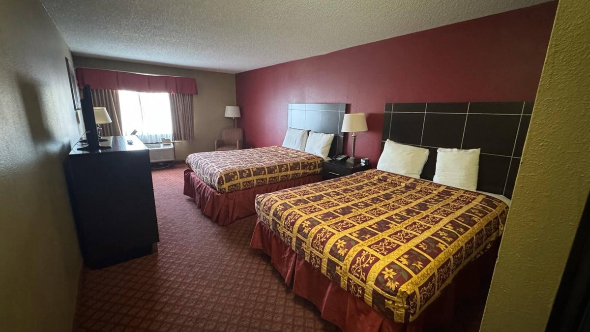 Oklahoma City Hotel | Coratel Inn & Suites Santa Fe OKC Deluxe 2 Double Beds Smoking
