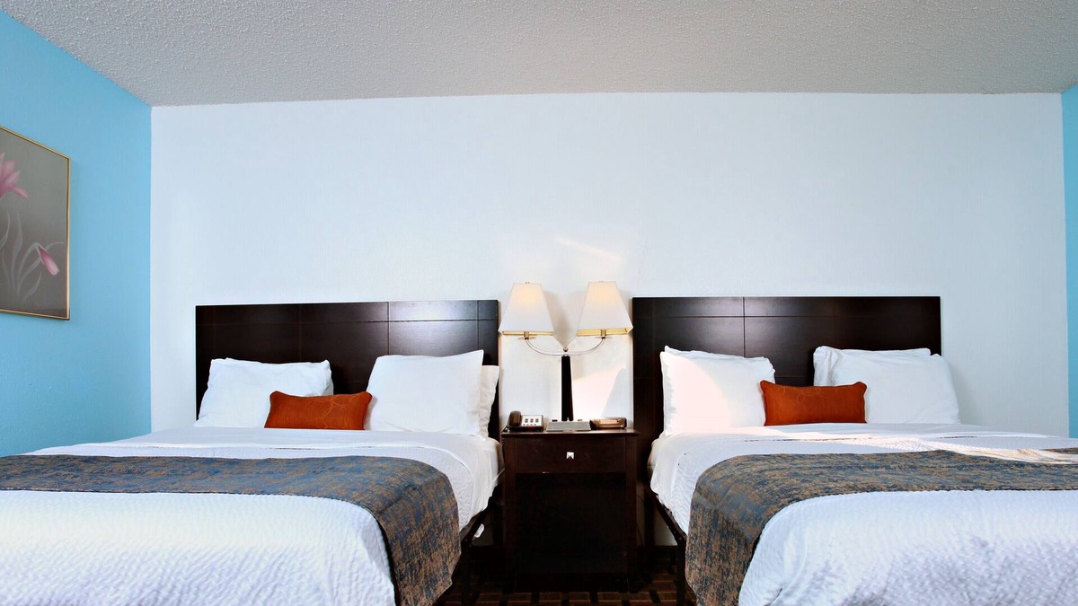 Newton Hotel | Coratel Inn & Suites By Jasper Newton - 2 Queen Bed NS