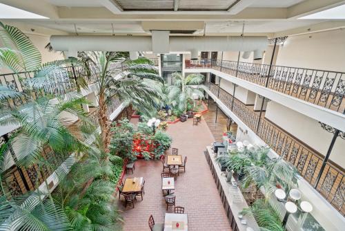 Wichita Hotel | Coratel Plus Suites Wichita West Airport