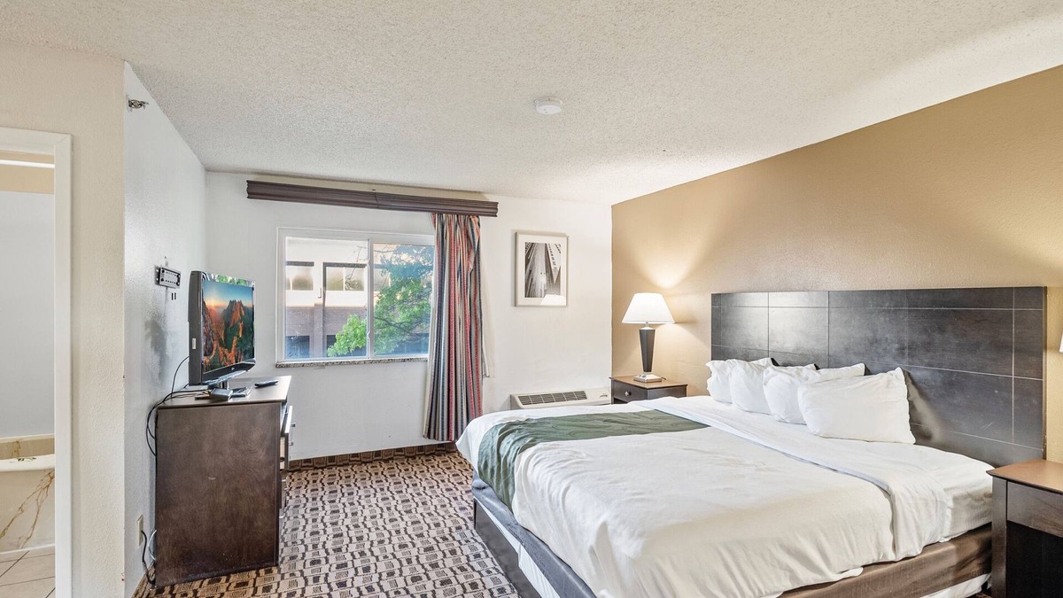 Wichita Hotel | Coratel Suites Deluxe 1 King Suite with Sofa Oversized Non Smoking