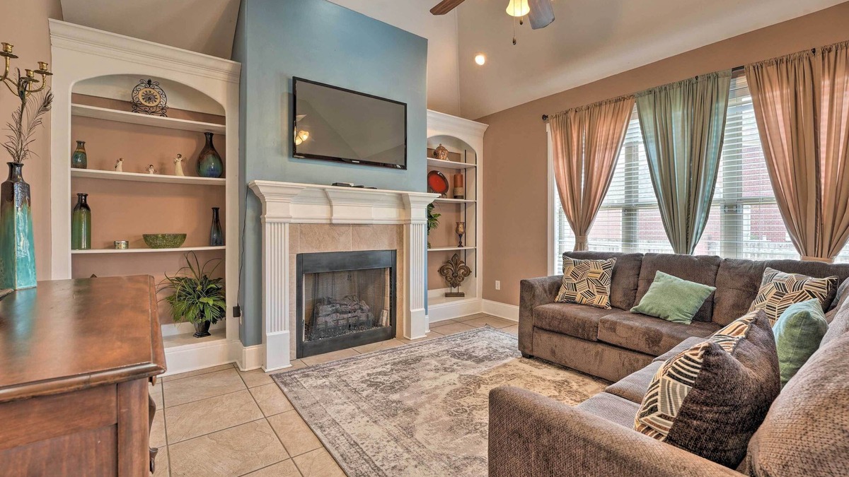 Cordova House | Cordova Home w/Pool Table, 17 Mi to Memphis Zoo!