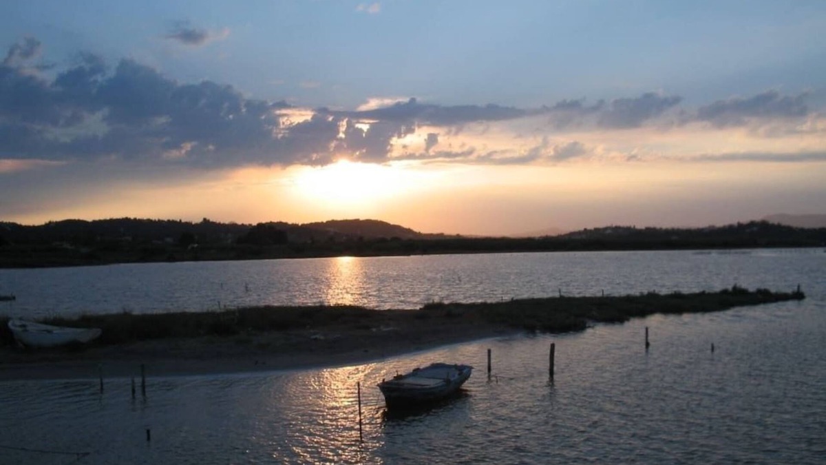 Perama Apartment | Corfu View Flat is an affortable 2 bedroom space suitable for couples or family!