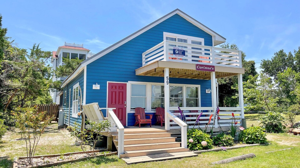 Ocracoke House | Corinne's Downstairs: Suite with great views of Silver Lake Harbor.