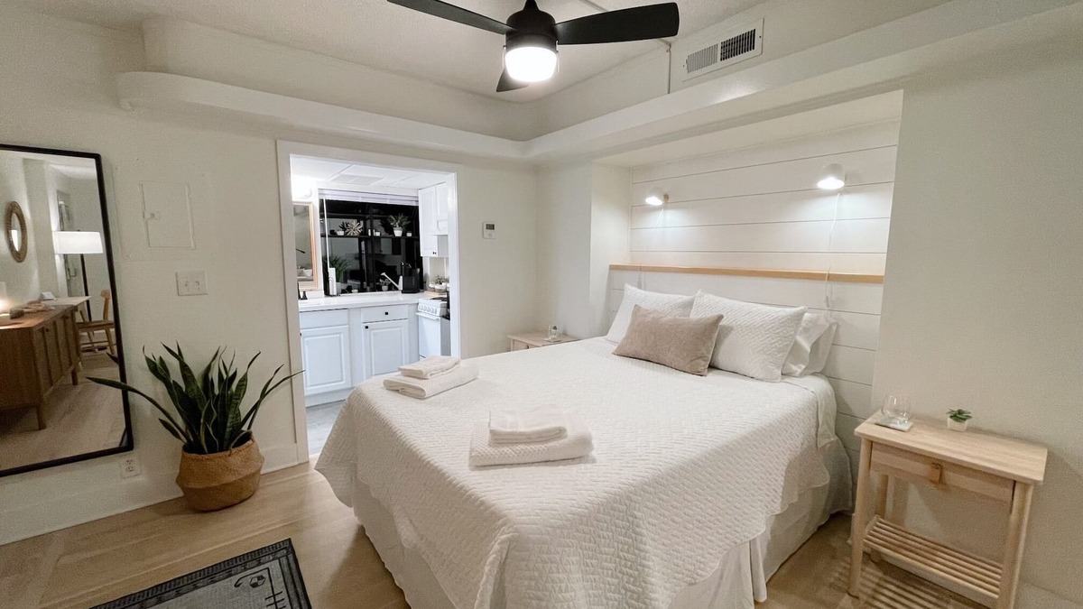 Airlie Condo | Corner condo at the doorstep of the intercostal waterway and local restaurants!