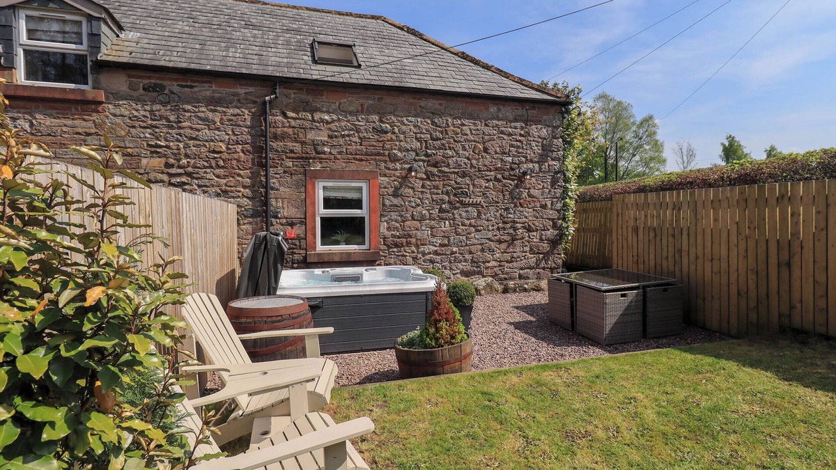 Penrith Cottage | CORNER COTTAGE, pet friendly, character holiday cottage in Penrith