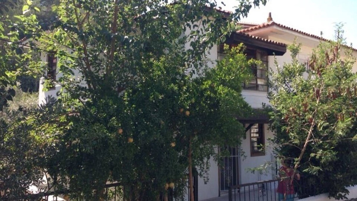 Icmeler City Center House | Corner Garden House - Nature / Beach / City