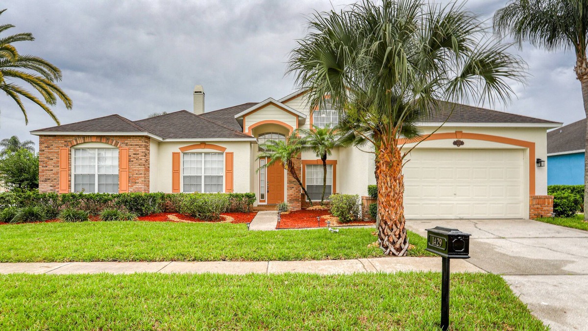Ridgewood Lakes House | Corner lot home with screened pool + spa, game room, on-site golf, AC, & WiFi