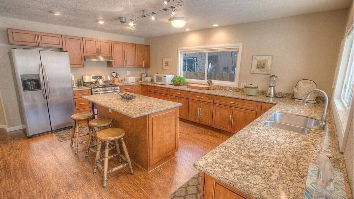 Tahoe Island House | Corner Pocket Chalet - 5 Bedrooms, Pool Table