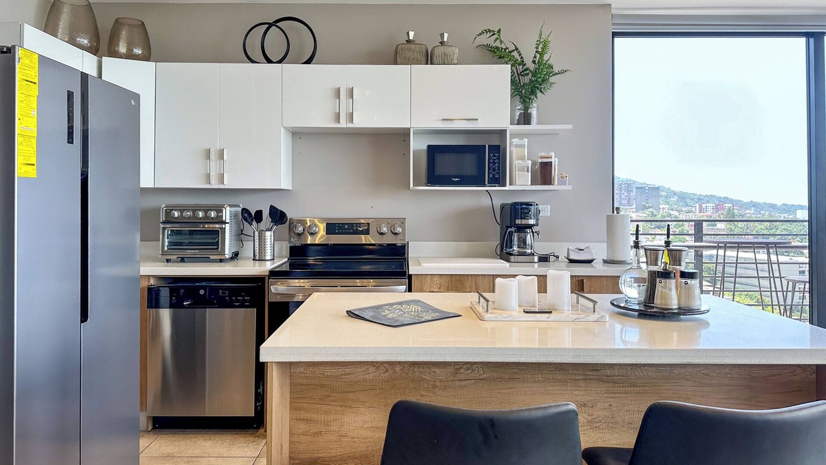 San Salvador Apartment | Corner view of Volcano and City, 3BR Stunning Views 45 Min to Beach