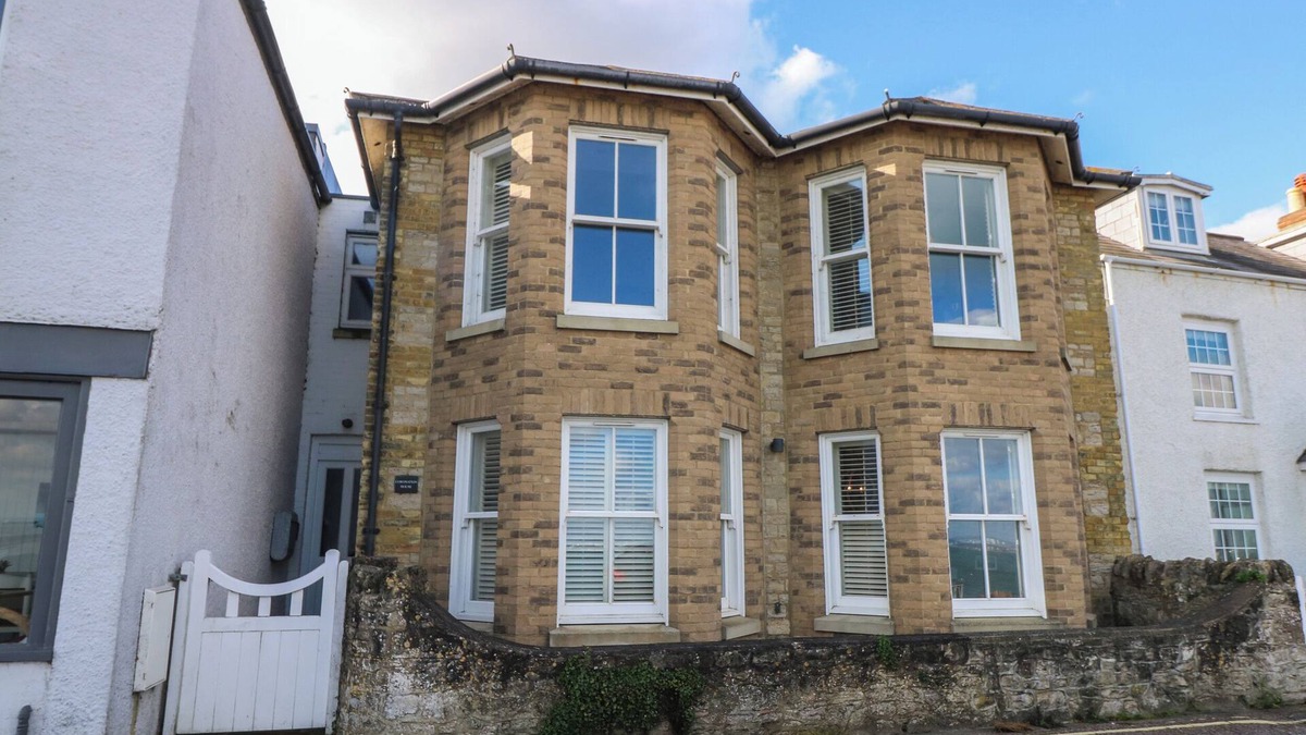 Seaview Cottage | CORONATION HOUSE, pet friendly, luxury holiday cottage in Seaview
