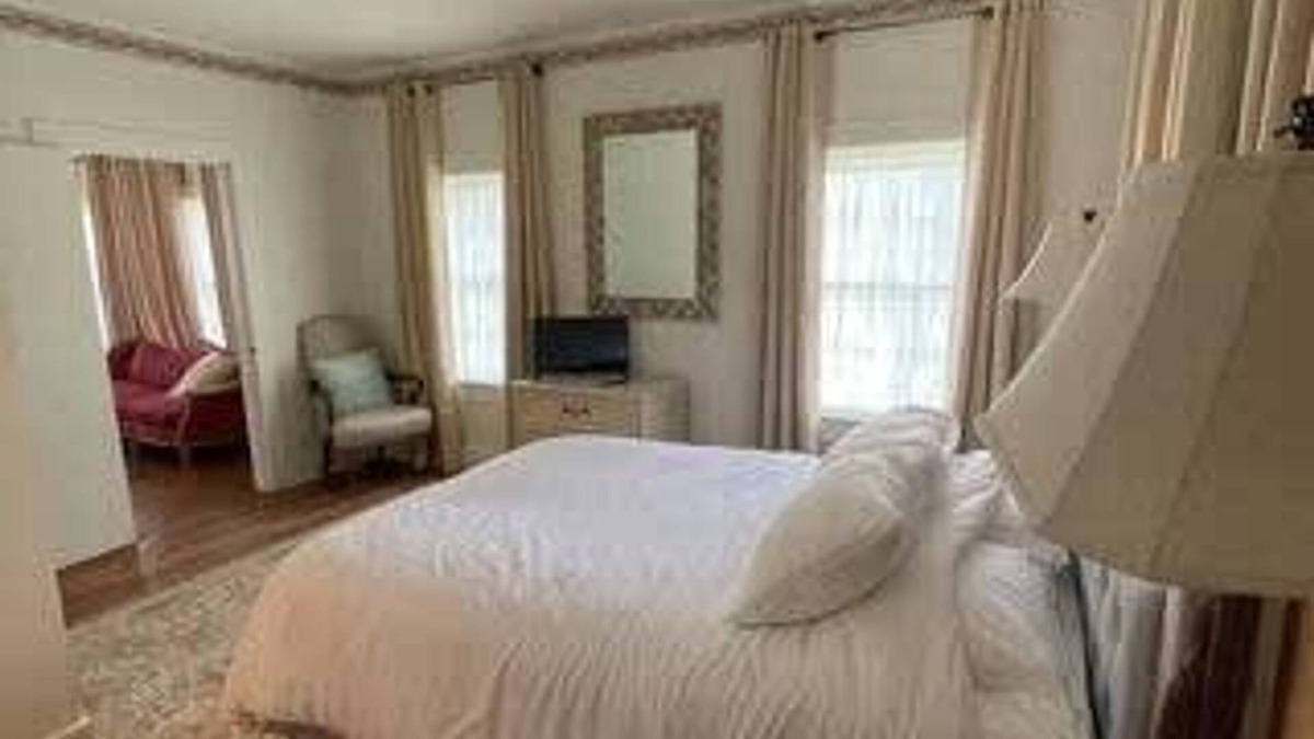 Downtown Apartment | Corporate Comfort Ideal Accommodation for Work Crews