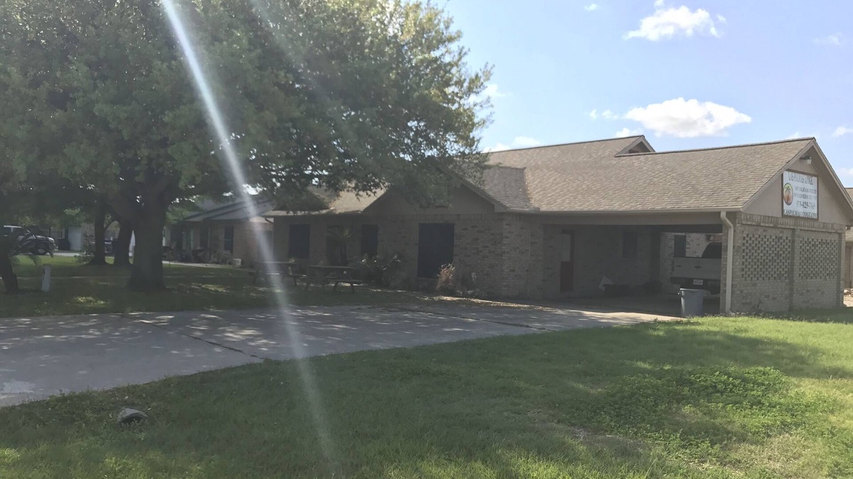Matagorda Cabin | Corporate/Family/Large Group Fishing and Hunting Lodge near the beach!