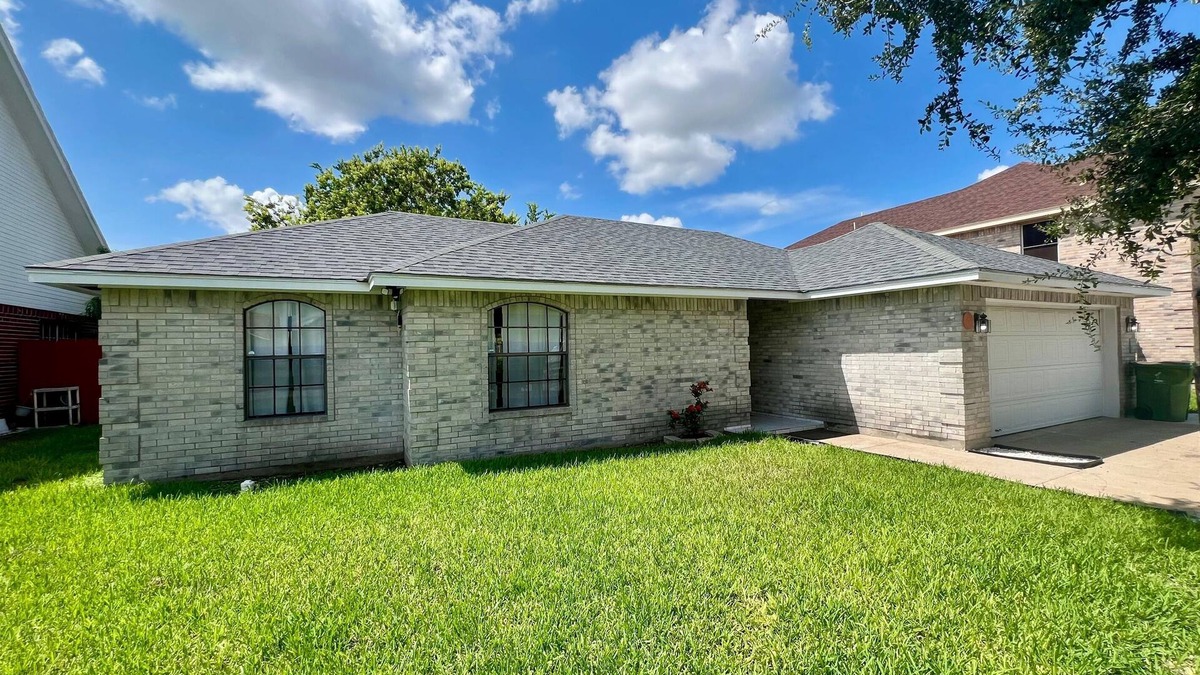 Brownsville House | Corporate-Ready Home Close to SpaceX & the Coast