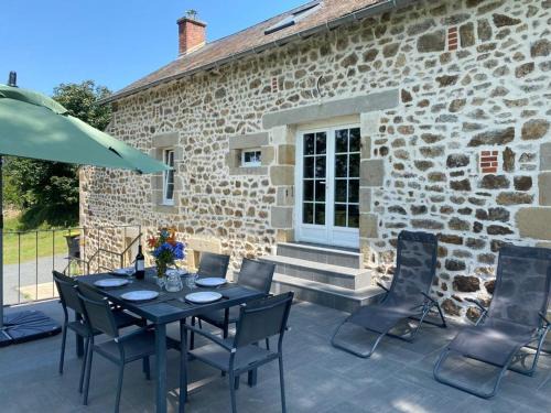 Marcillat-en-Combraille House | Corps de ferme rénové avec vue, jusqu'à 6 pers, WiFi inclus - FR-1-489-369