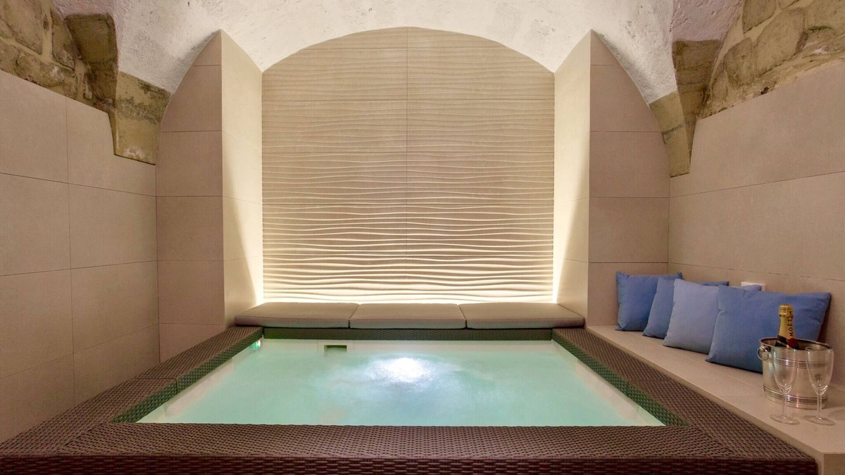 Lecce Historic Center Apartment | Corte dei Florio PIETRA Luxury apartment with SPA