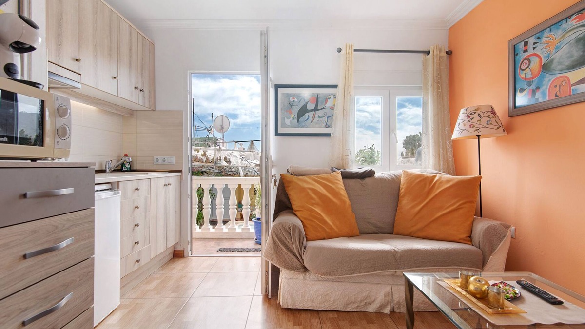 La Solana Villa | 'Cortez Apartment 2' with Sea View, Shared Pool and Wi-Fi