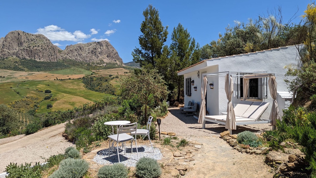 Riogordo Bed & Breakfast | Cortijo Sylvestre, Your place to relax and explore