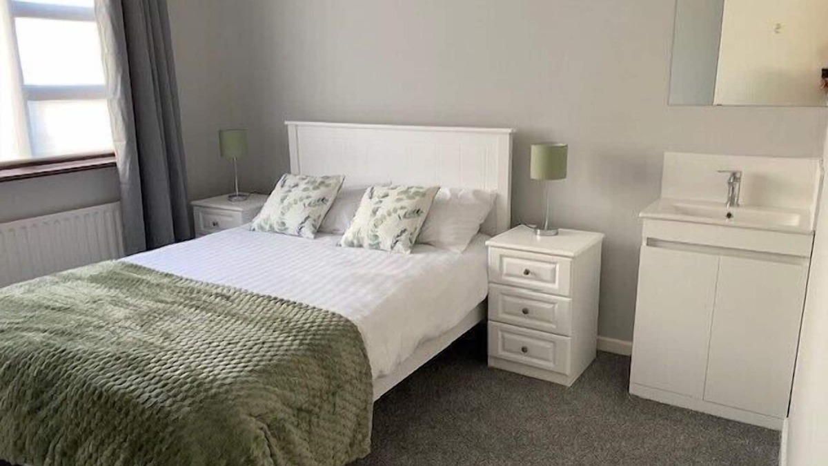 Roscoe Apartment | Cortoon Inn, Double Room 5 (1 DBL)