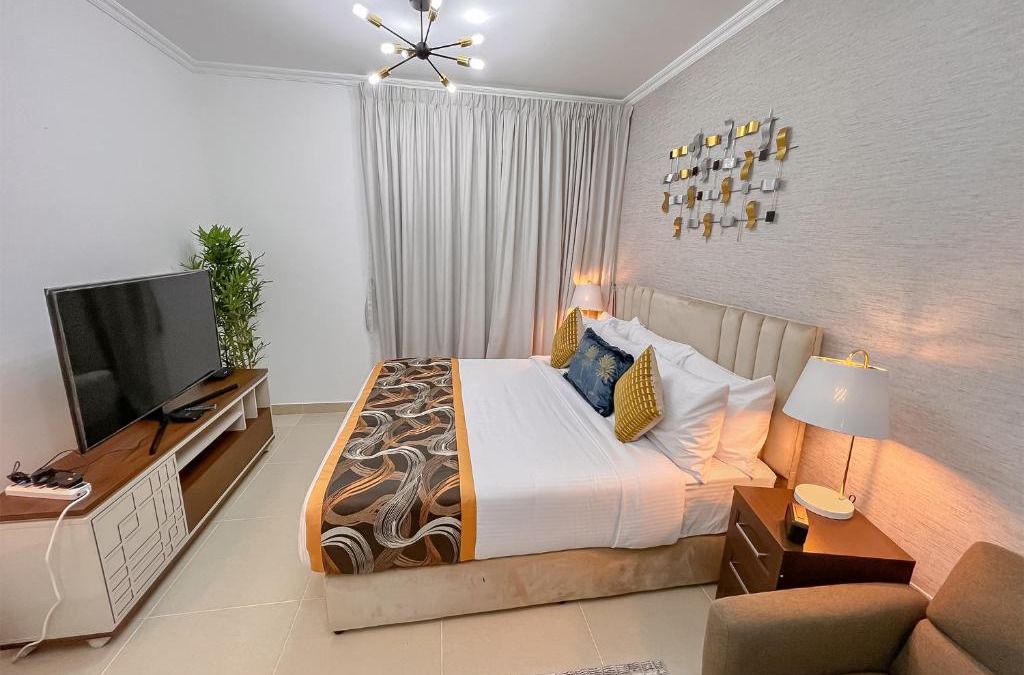 Jumeirah Lake Towers Apartment | Cosmos Living Luxurious Studio Near Metro