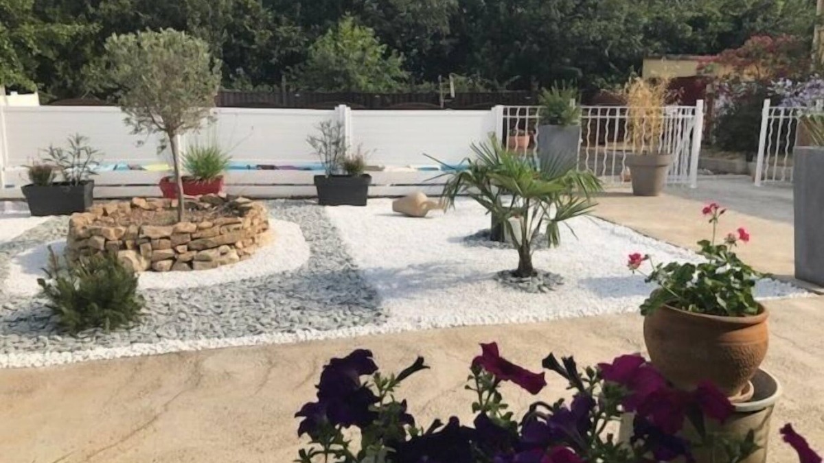 Lunel-Viel Bed & Breakfast | Costa Belle