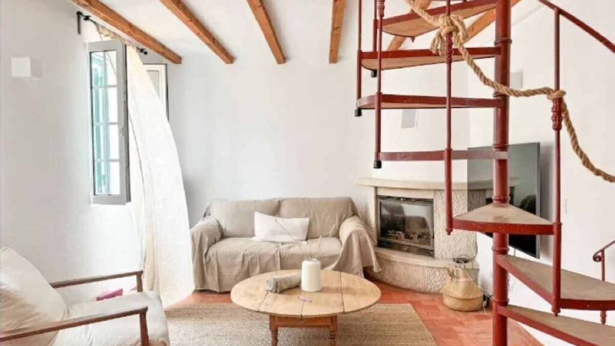 Costa de Caparica Villa | Costa INN | Cozy retreat with pool by the beach by Homeful