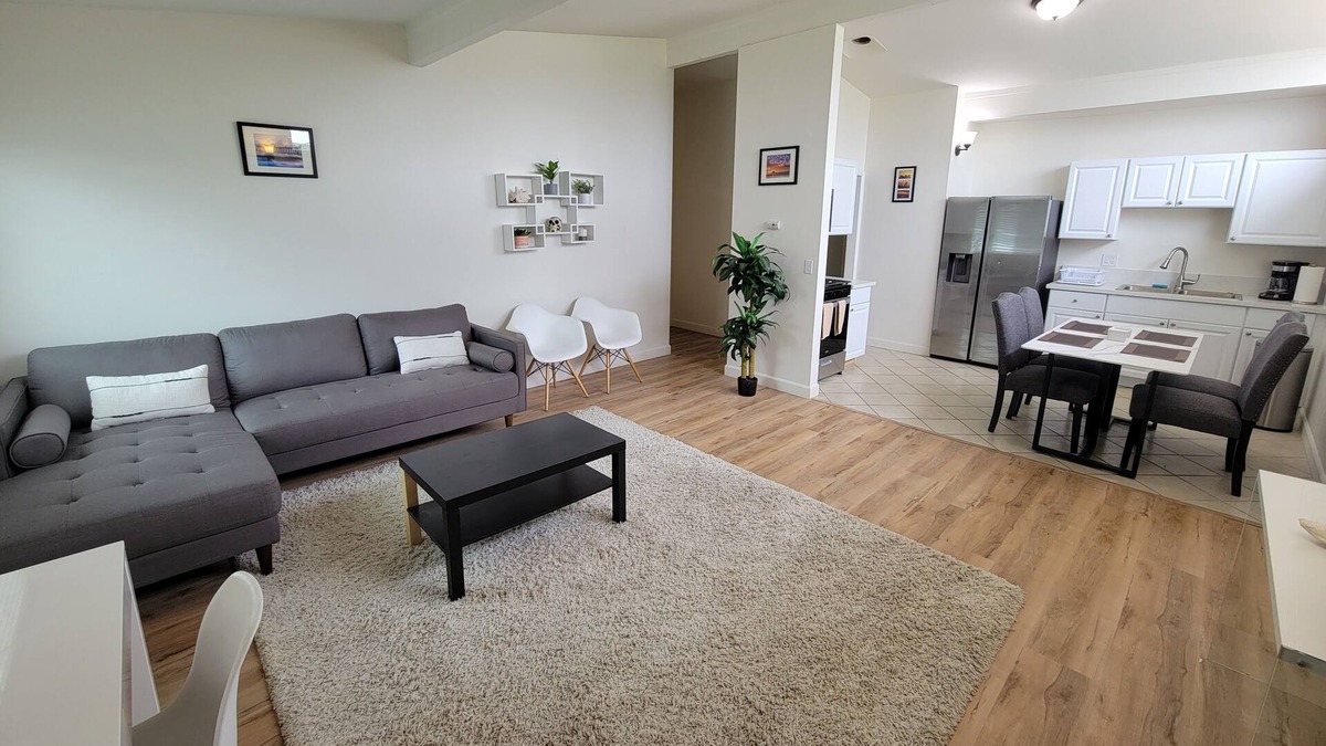 Westside Costa Mesa House | Costa Mesa peaceful home
