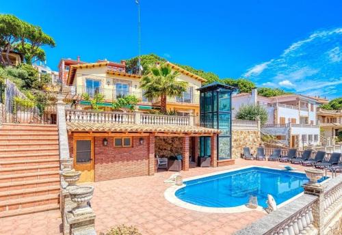 Lloret de Mar Villa | Costacabana - Villa Dolce vita