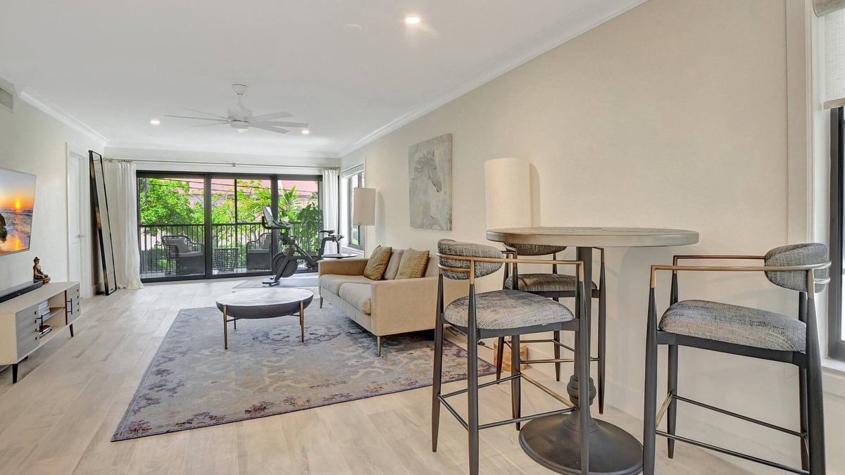 Boca Raton Apartment | Costal Charm: Boca Raton Beach 2 min away