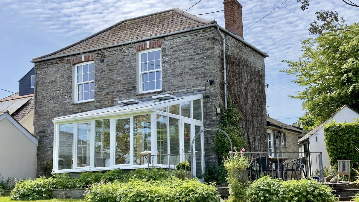 Treator Cottage | Coswarth Cottage - a character property that sleeps 6 guests in 3 bedrooms