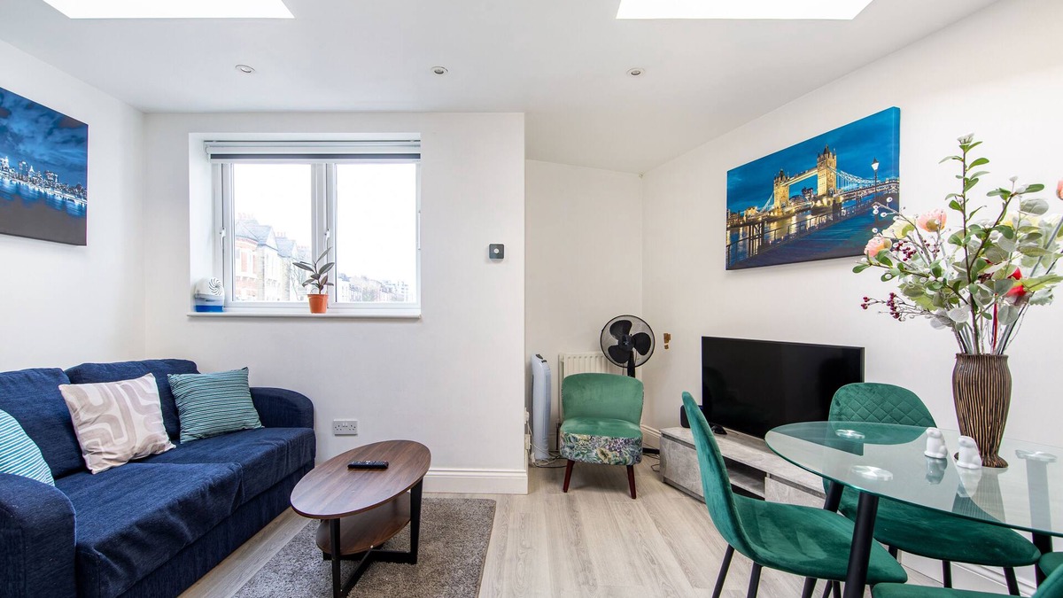 Balham Apartment | Cosy 1 bed flat Zone 2 Metro station close to central London with free Parking.