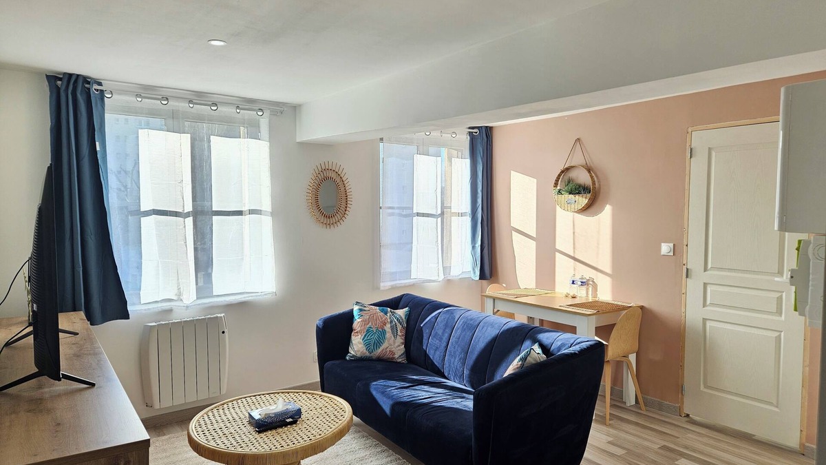 Valenciennes Apartment | Cosy 1-bedroom apartment 5 minutes from the station