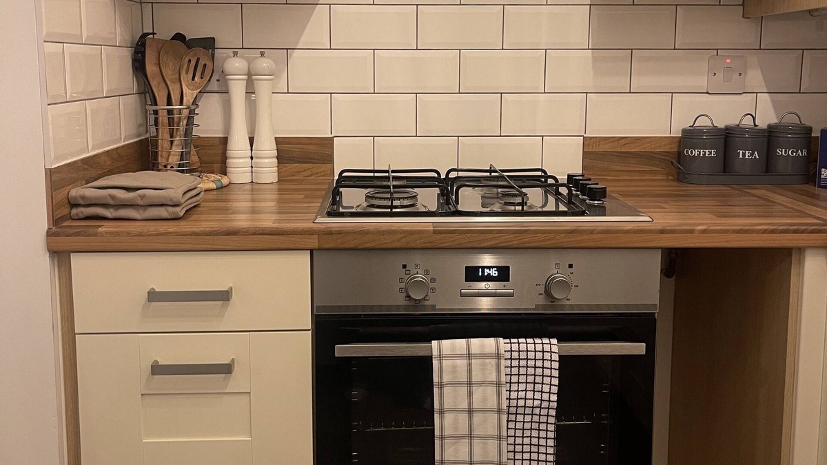 Old St Mellons Apartment | Cosy 1 bedroom flat FAST wifi & FREE parking & washing machine