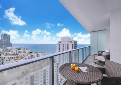 Hollywood South Central Beach House | Cosy 1 Bedroom On the Beach, Ocean & City Views at LYFE Resort