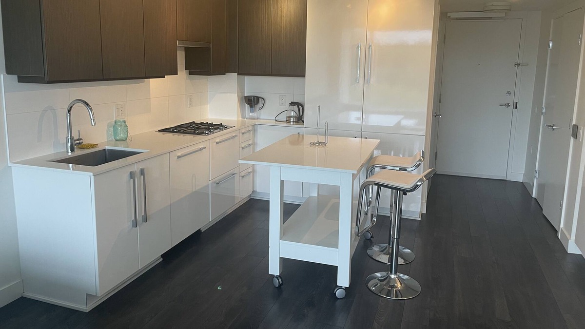 Downtown New Westminster Condo | Cosy 16th floor Condo in downtown New Westminster/close to skytrain
