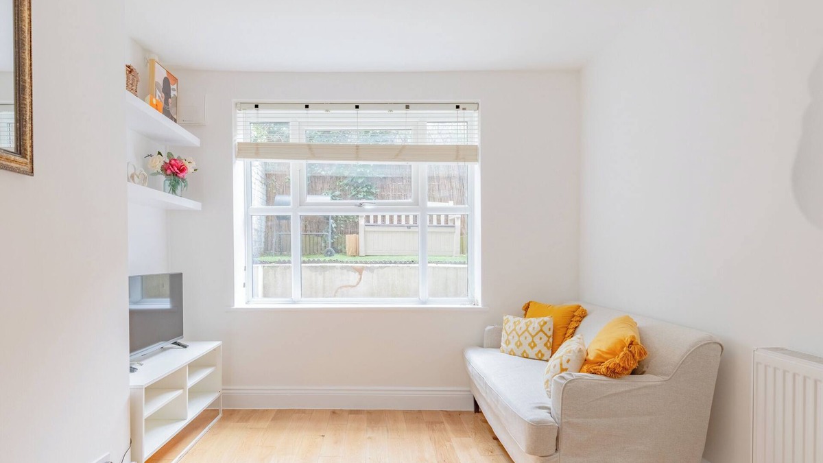 Brondesbury Apartment | Cosy 1BD Flat, Heart of North West London