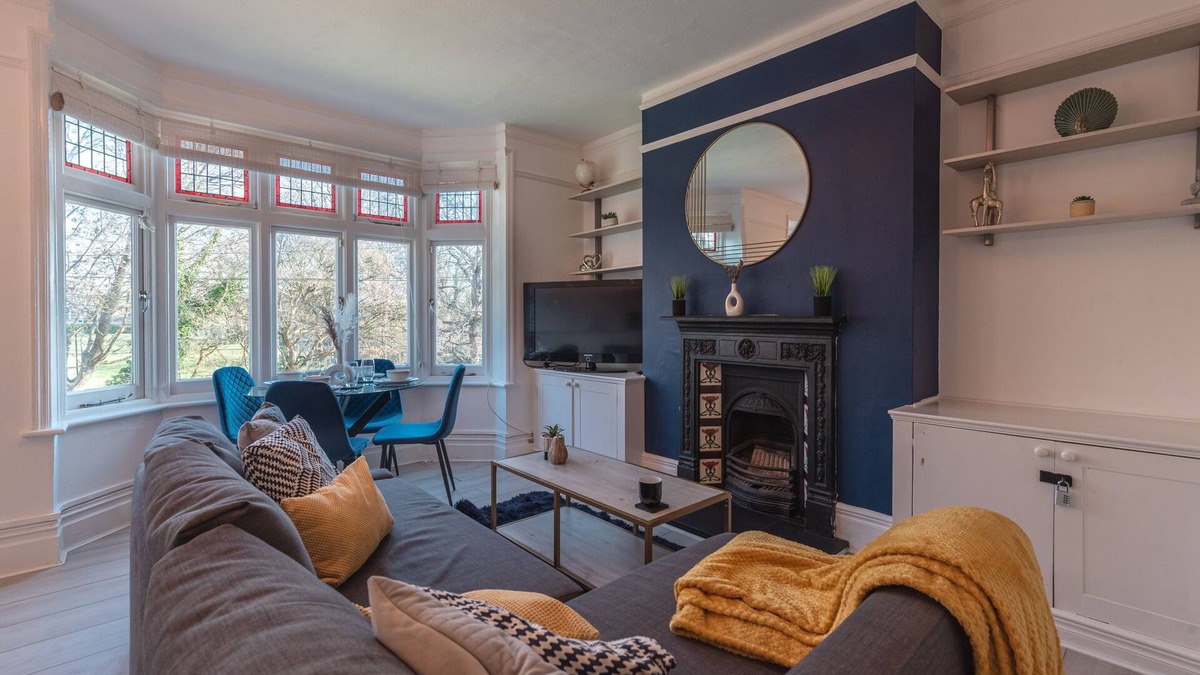 Royal Tunbridge Wells Apartment | Cosy 2 Bed Flat close to City Centre