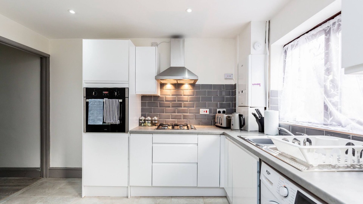Becontree House | Cosy 2-Bed House! Dagenham! Free parking