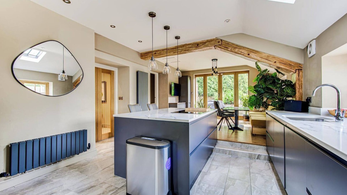 Congleton House | Cosy 2 bedroom cottage in Cheshire countryside with a modern design