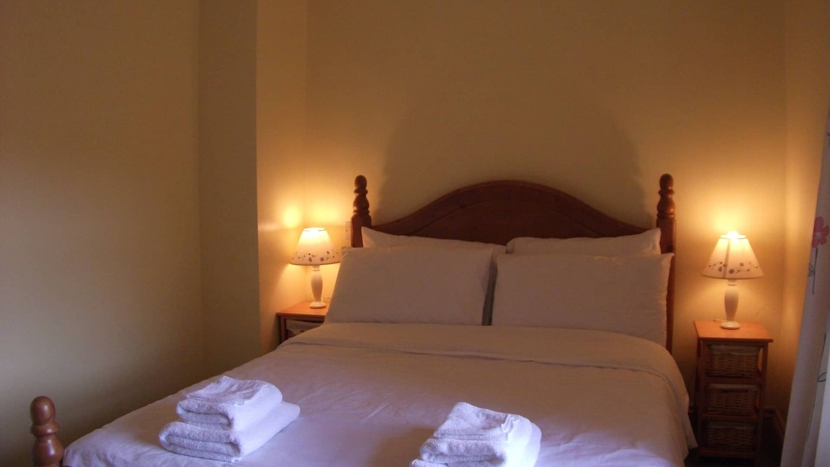 Llandderfel Cottage | COSY 2 BEDROOM COUNTRY COTTAGE ON NON WORKING FARM