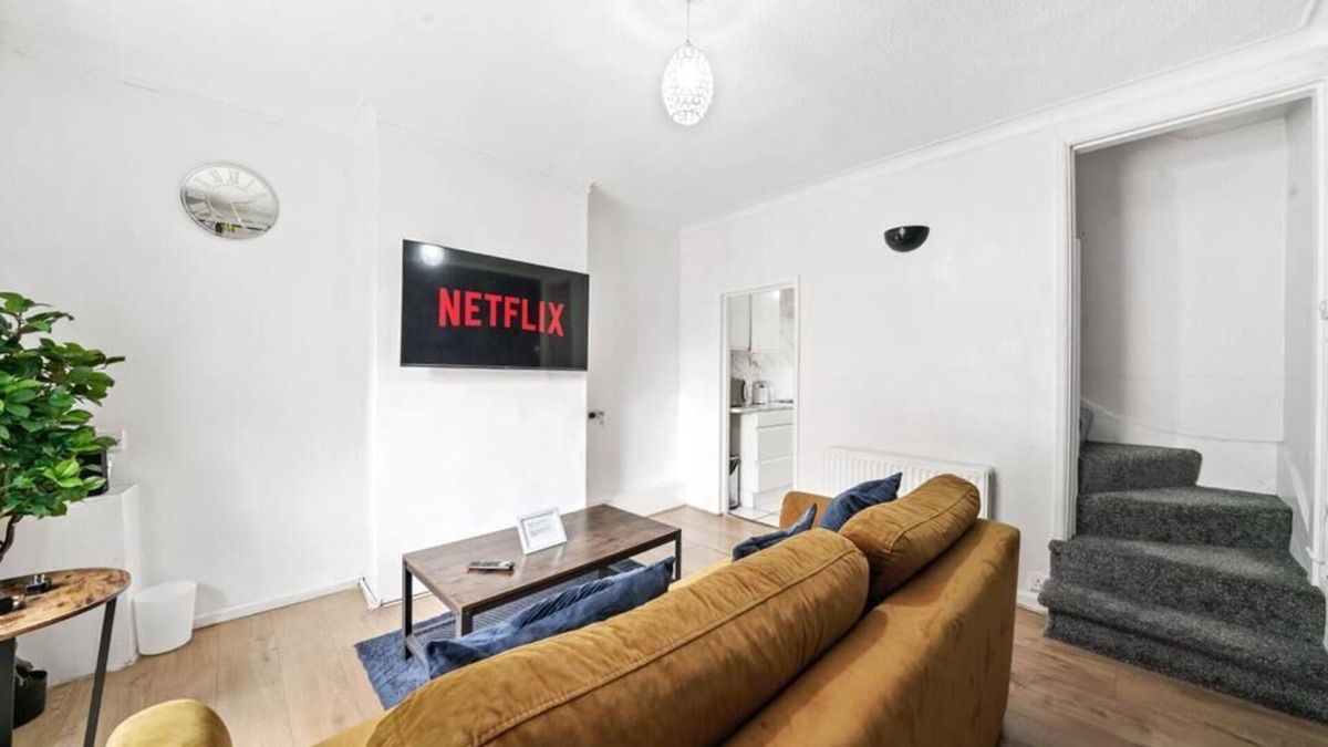 Streatham House | Cosy 2 bedroom home with free parking on premises