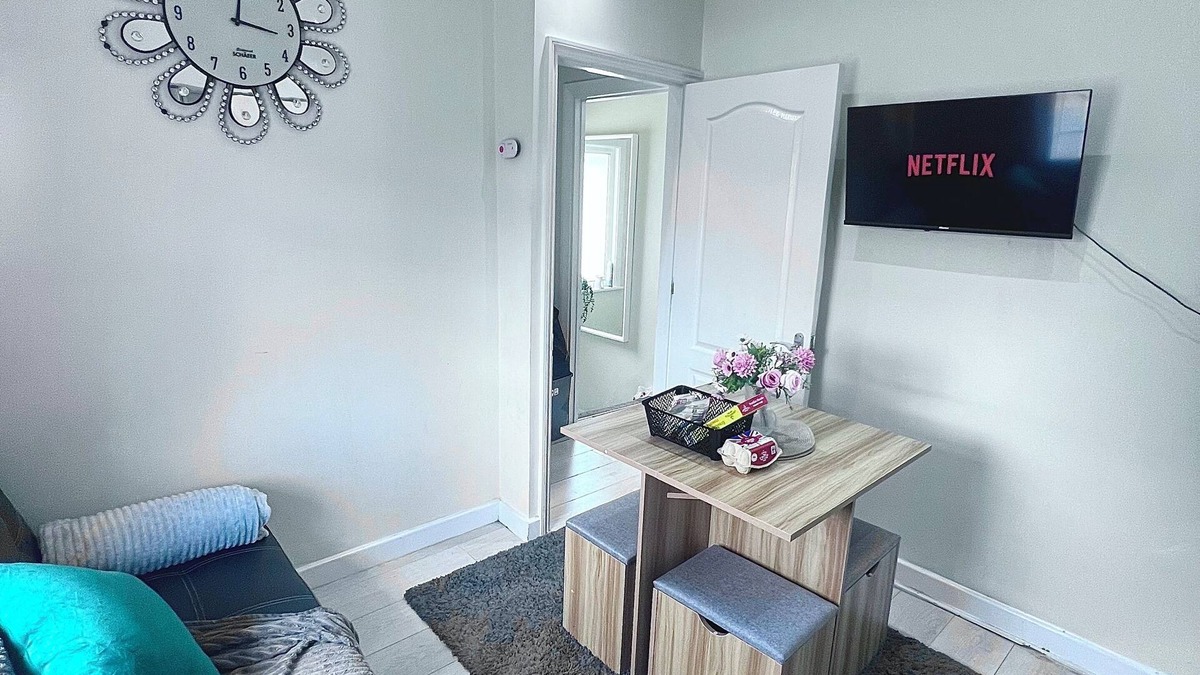 St. Helier Apartment | Cosy 2bedroom flat in London|free parking on premise