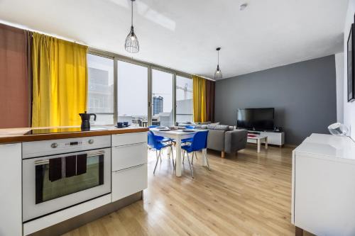 Msida Apartment | Cosy 2BR Sunlit Penthouse with Large Front Terrace - Close to St Julian's, Sliema, & Valletta