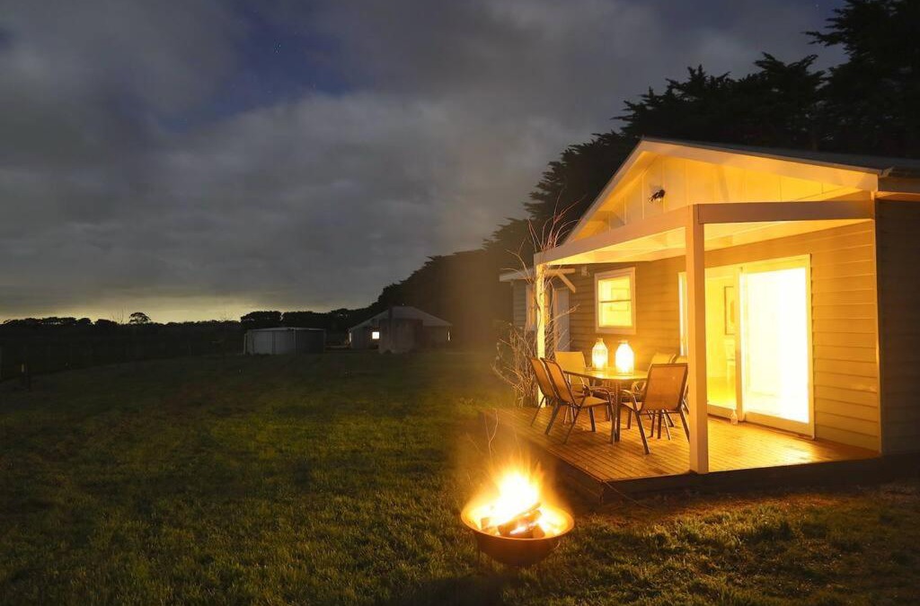 Romsey House | Cosy 3 bedroom cottage with indoor fireplace